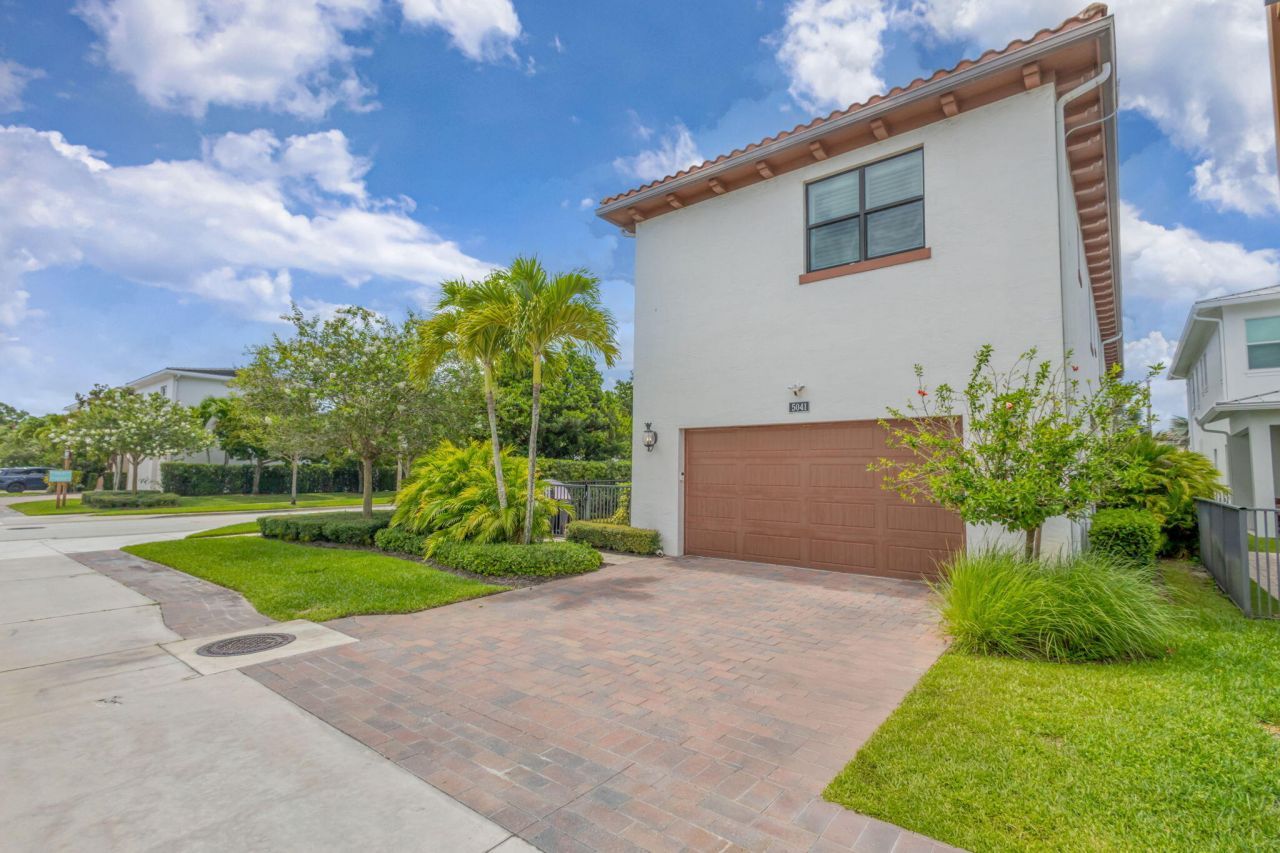 5041 Grandiflora Road, Palm Beach Gardens, FL 33418 Photo
