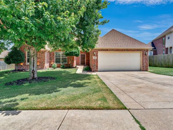 528 N Brices Cross Drive, Fayetteville, AR 72704