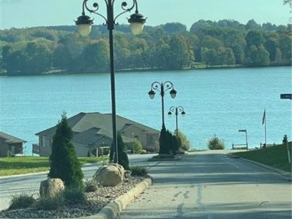 Pine Lake Cove, Columbiana, OH 44408