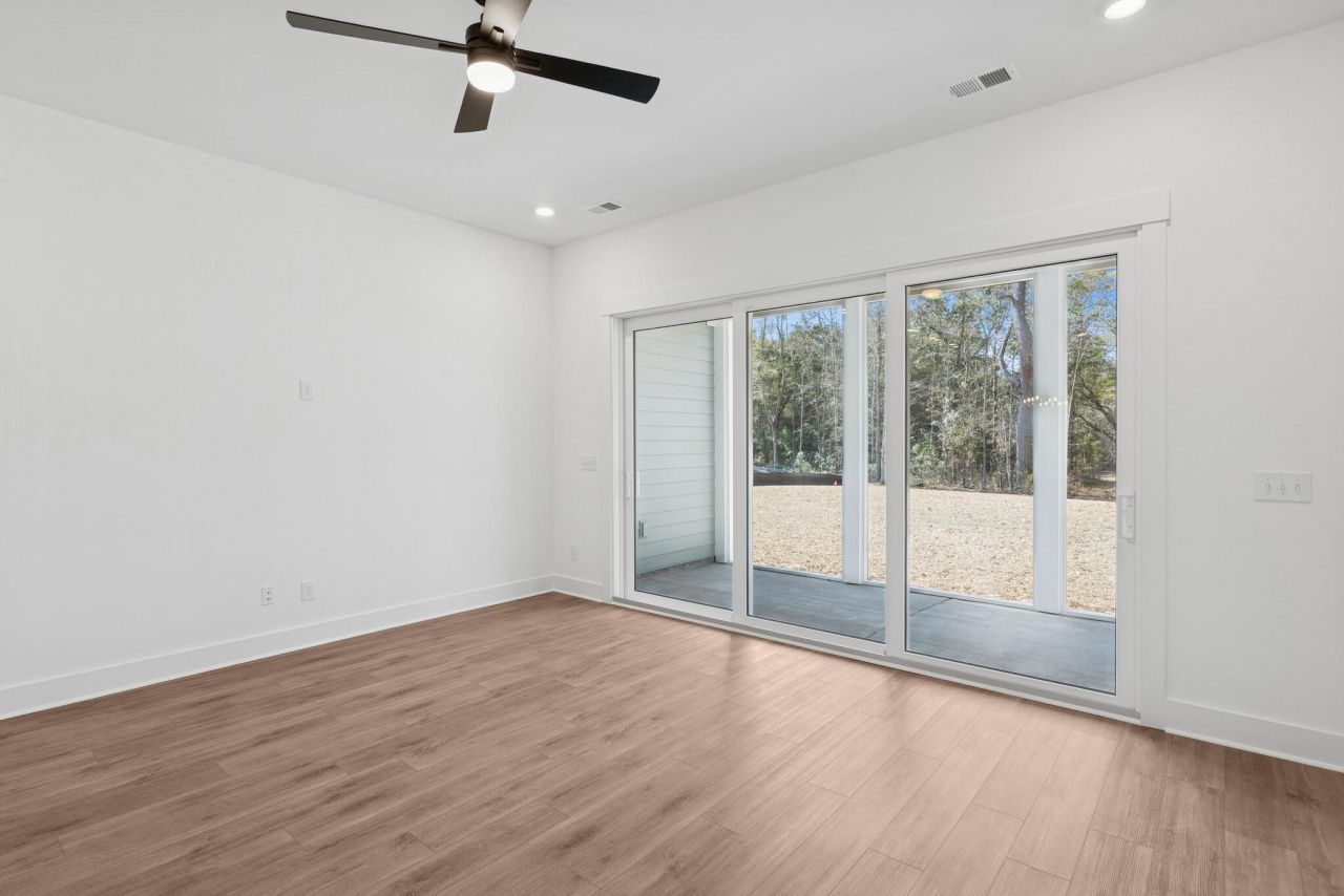 1183 Reserve Lane Photo 14