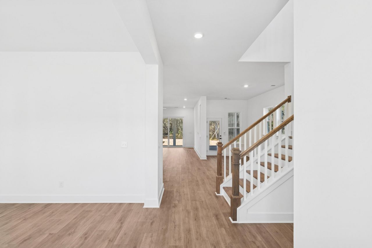 1183 Reserve Lane Photo 5