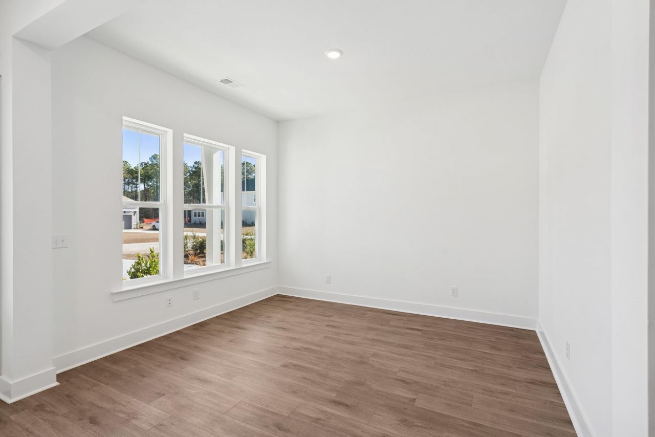 1183 Reserve Lane Photo 6