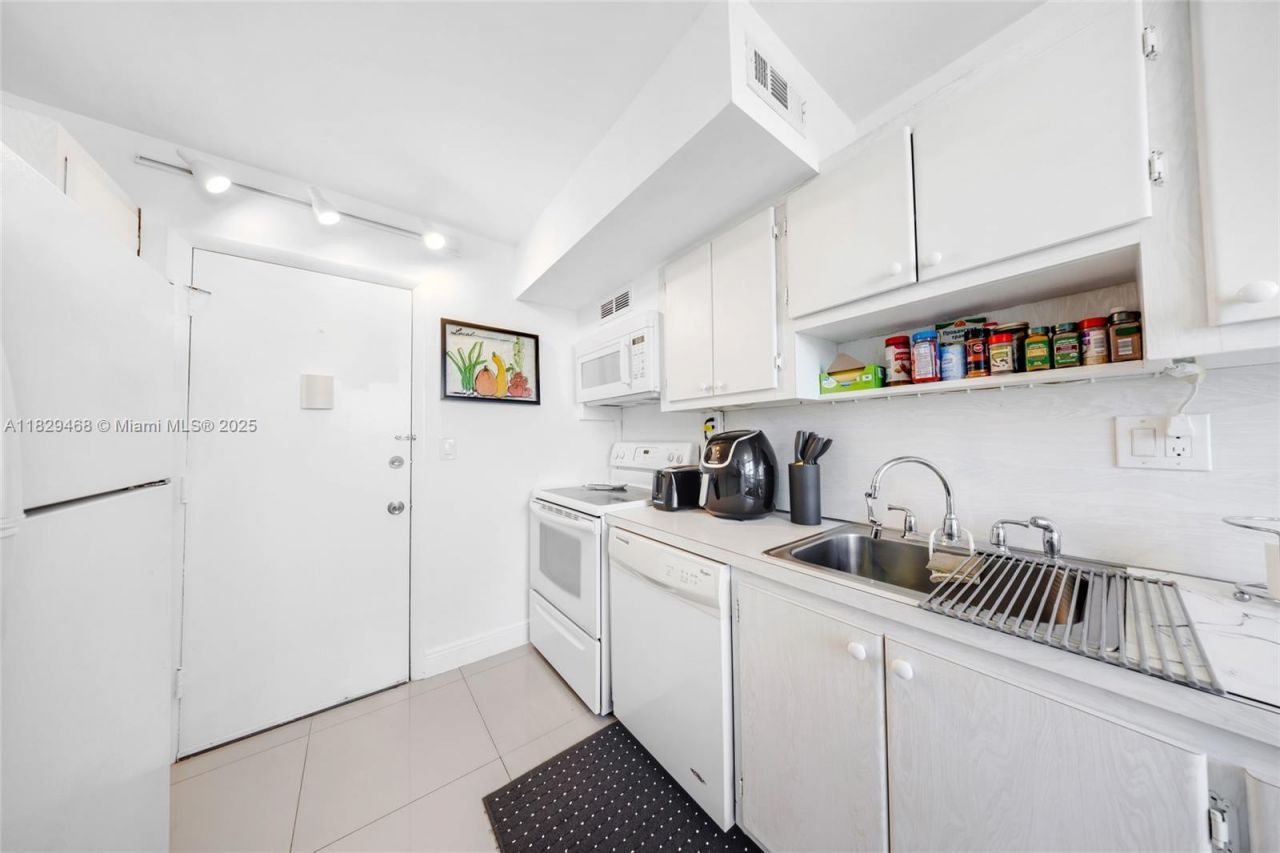 3161 S Ocean Dr, Unit 1510, Hallandale Beach, FL 33009 Photo