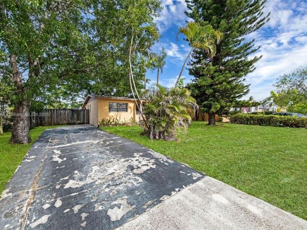 4130 NW 12th Ave, Oakland Park, FL 33309