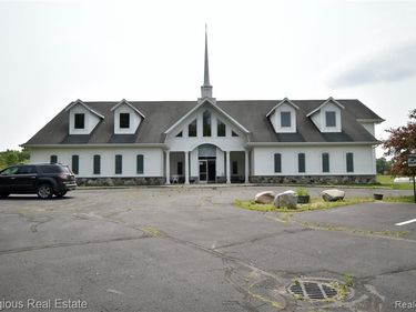 9537 S Clinton Trail, Eaton Rapids, MI 48827