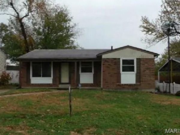 10214 Castle Drive, St Louis, MO 63136