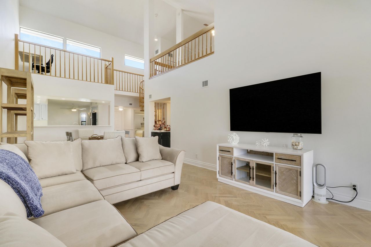 543 Bay Colony Drive N, Unit Slip 8, Juno Beach, FL 33408 Photo