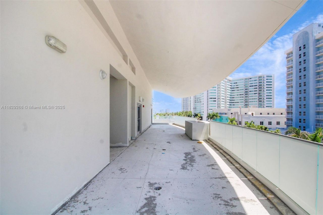 6930 Collins Ave, Unit Penthouse, Miami Beach, FL 33141 Photo