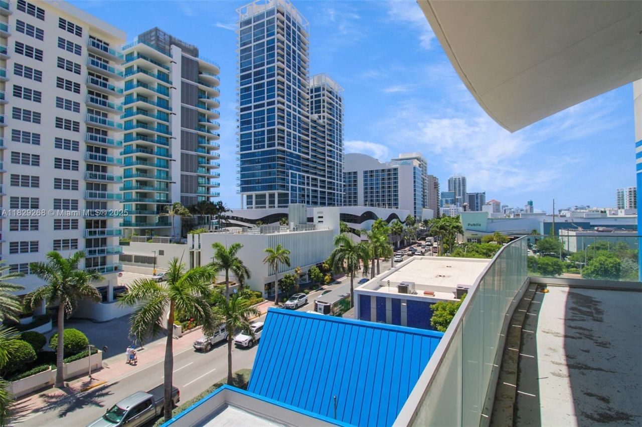 6930 Collins Ave, Unit Penthouse, Miami Beach, FL 33141 Photo