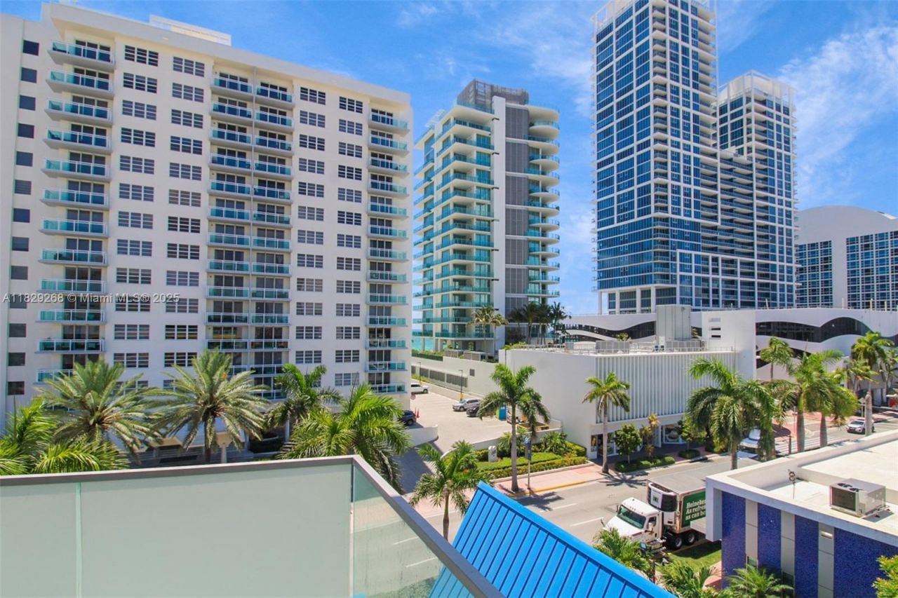 6930 Collins Ave, Unit Penthouse, Miami Beach, FL 33141 Photo