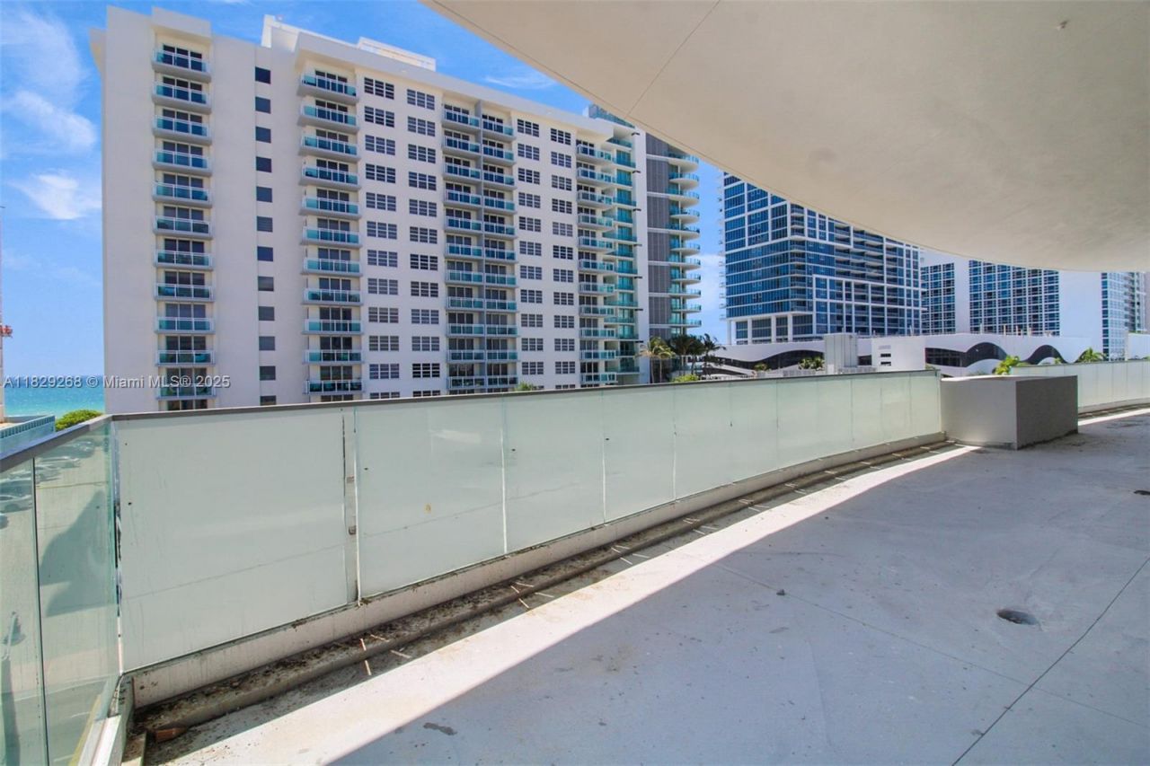 6930 Collins Ave, Unit Penthouse, Miami Beach, FL 33141 Photo