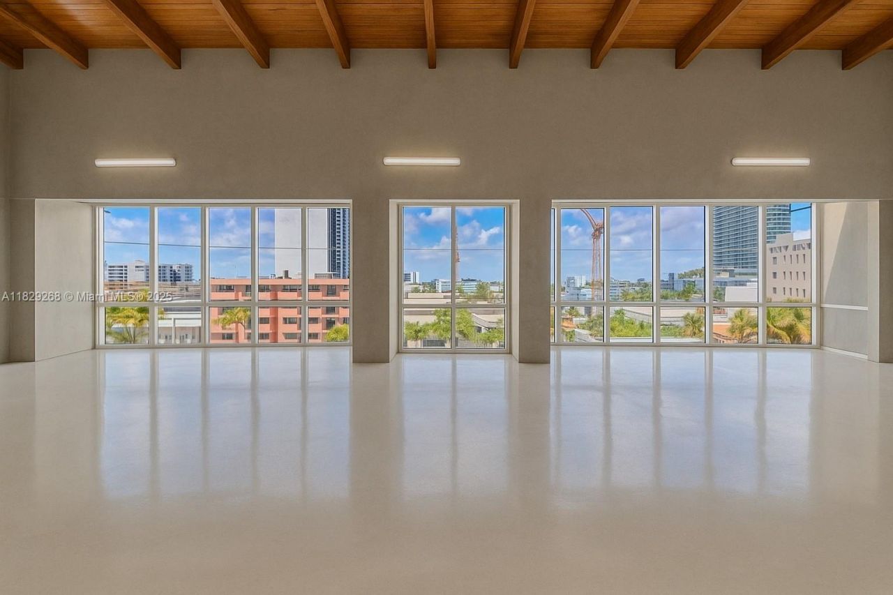 6930 Collins Ave, Unit Penthouse, Miami Beach, FL 33141 Photo
