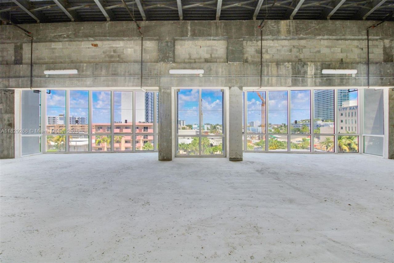 6930 Collins Ave, Unit Penthouse, Miami Beach, FL 33141 Photo