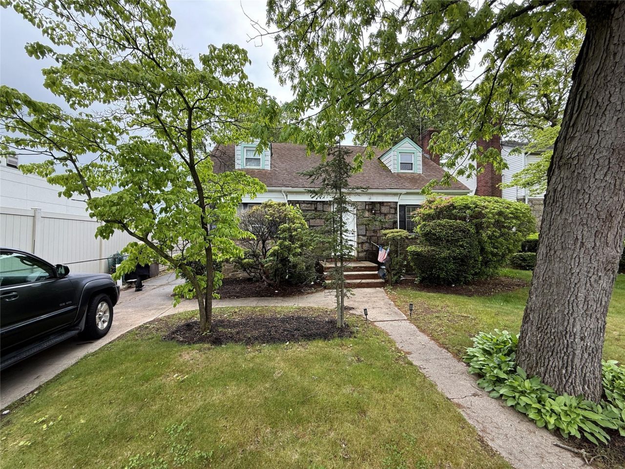 15 Astor Place, Valley Stream, NY 11581 Main Photo