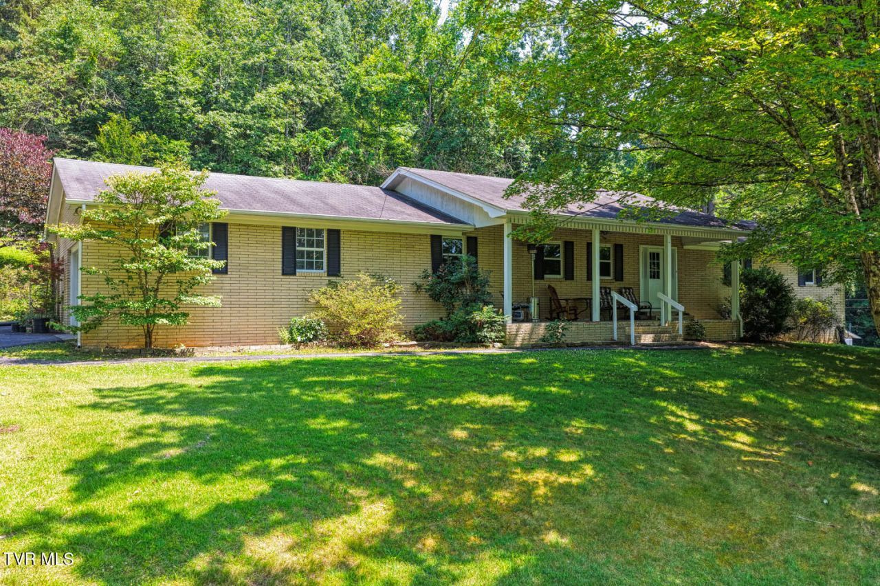 318 Arrowhead Drive, Rogersville, TN 37857 Main Photo