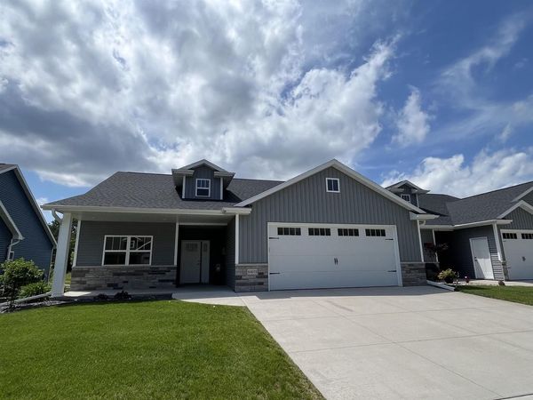 N9073 SOUTHTOWNE DRIVE, Menasha, WI 54952