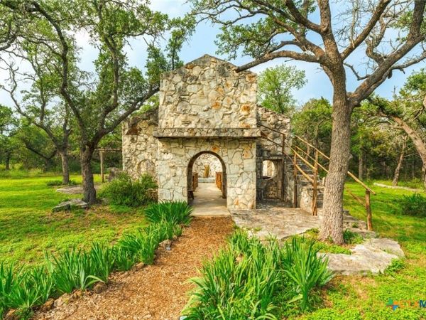 000 Oakwood Loop, Wimberley, TX 78676