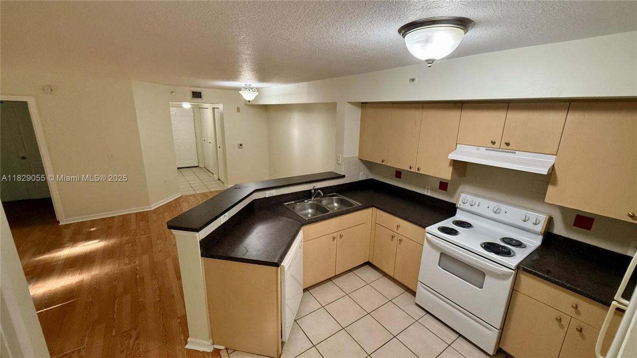 4021 San Marino Blvd, Unit 102, West Palm Beach, FL 33409 Photo