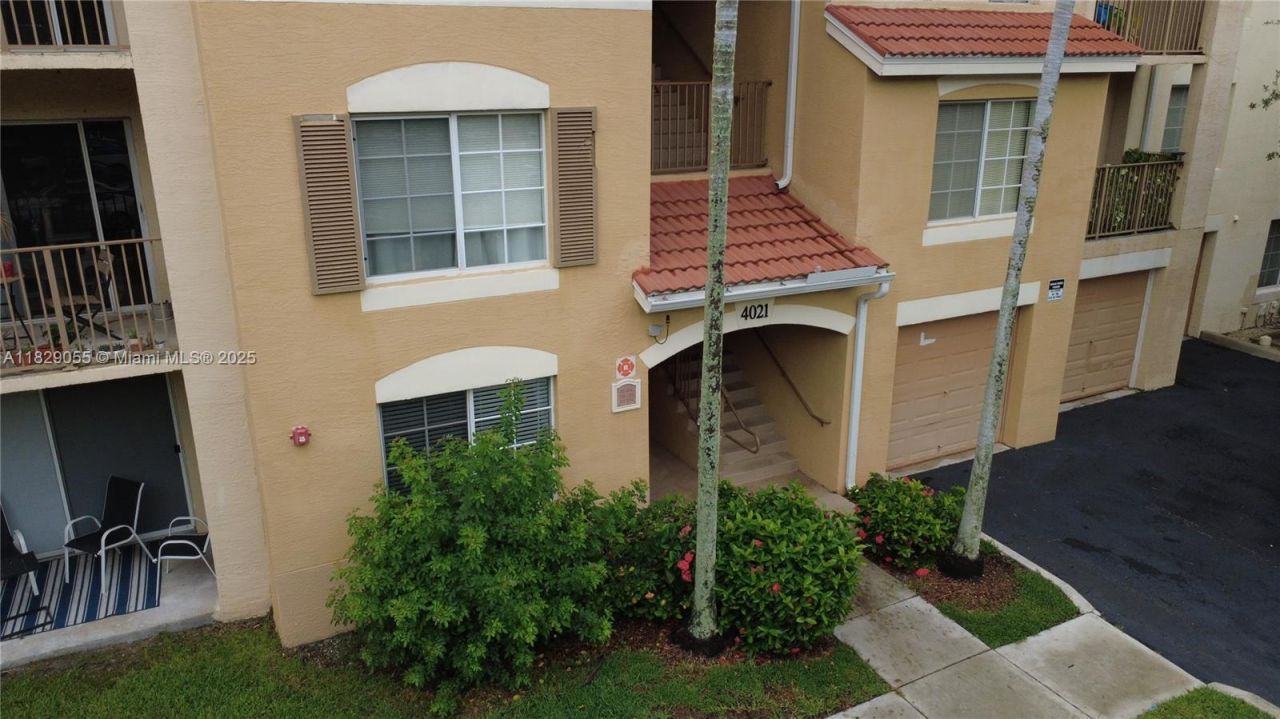 4021 San Marino Blvd, Unit 102, West Palm Beach, FL 33409 Photo
