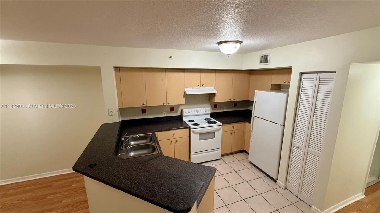 4021 San Marino Blvd, Unit 102, West Palm Beach, FL 33409 Photo