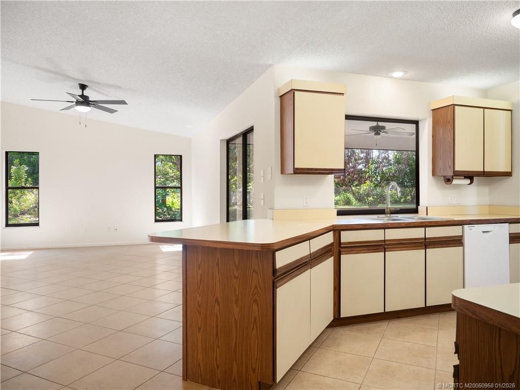 188 SE Crosspoint Drive, Port Saint Lucie, FL 34983 Photo