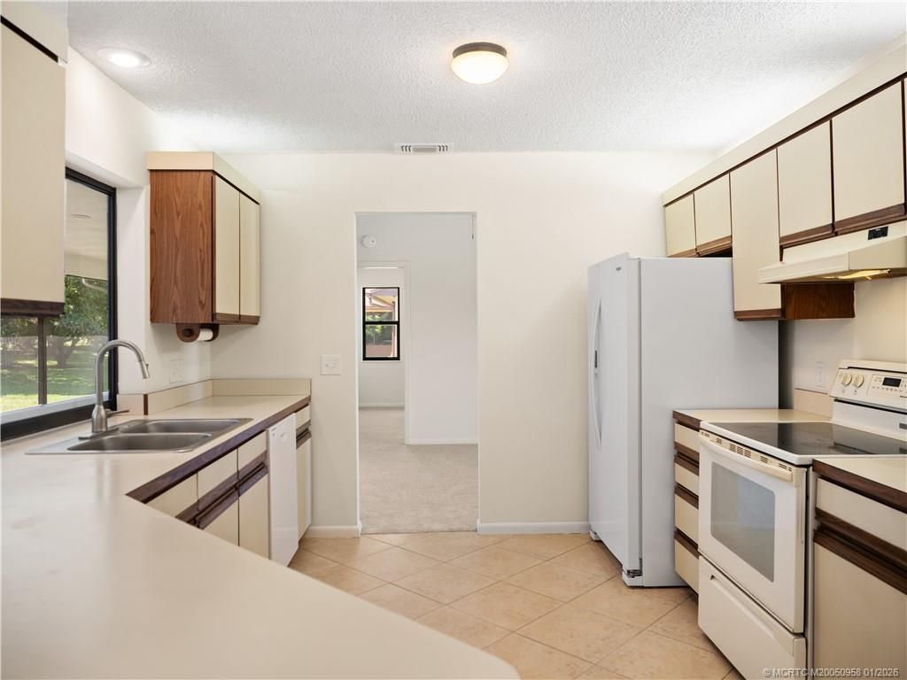 188 SE Crosspoint Drive, Port Saint Lucie, FL 34983 Photo