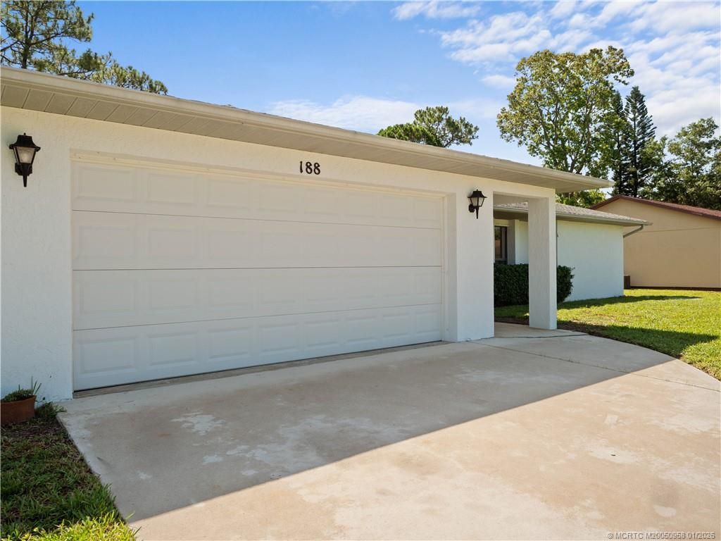 188 SE Crosspoint Drive, Port Saint Lucie, FL 34983 Photo