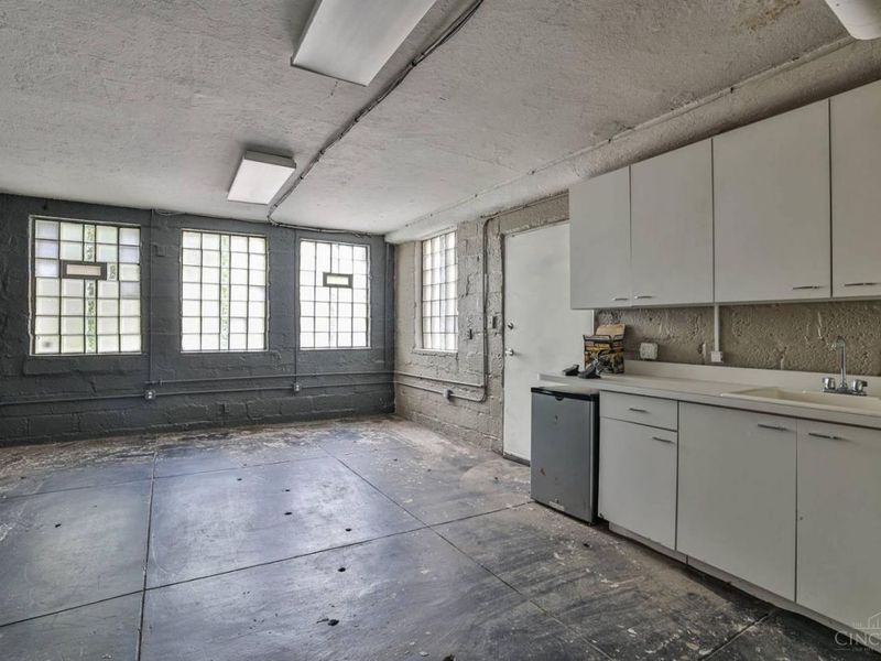 1985 Madison Road, Cincinnati, OH 45208 Photo 4