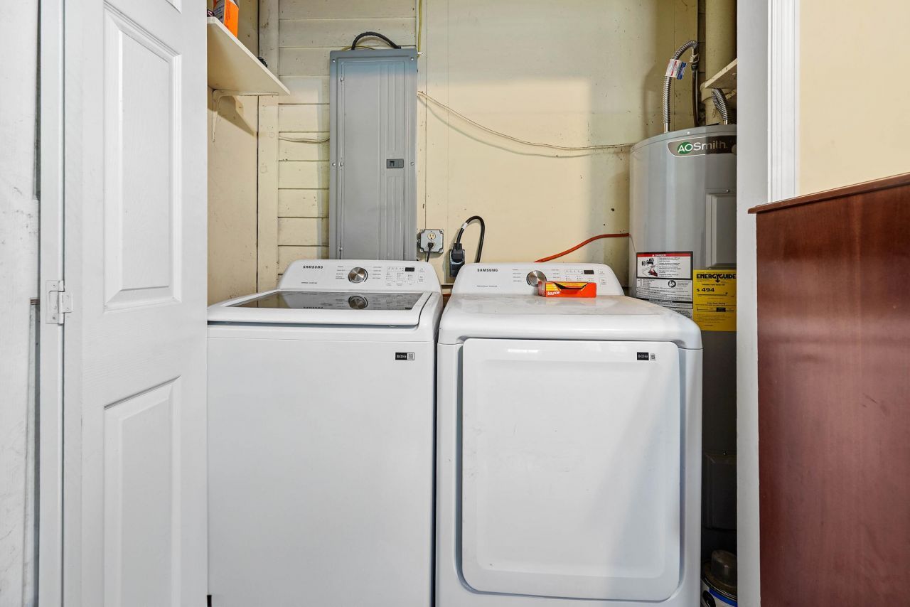 205 W Elm Street Photo 11