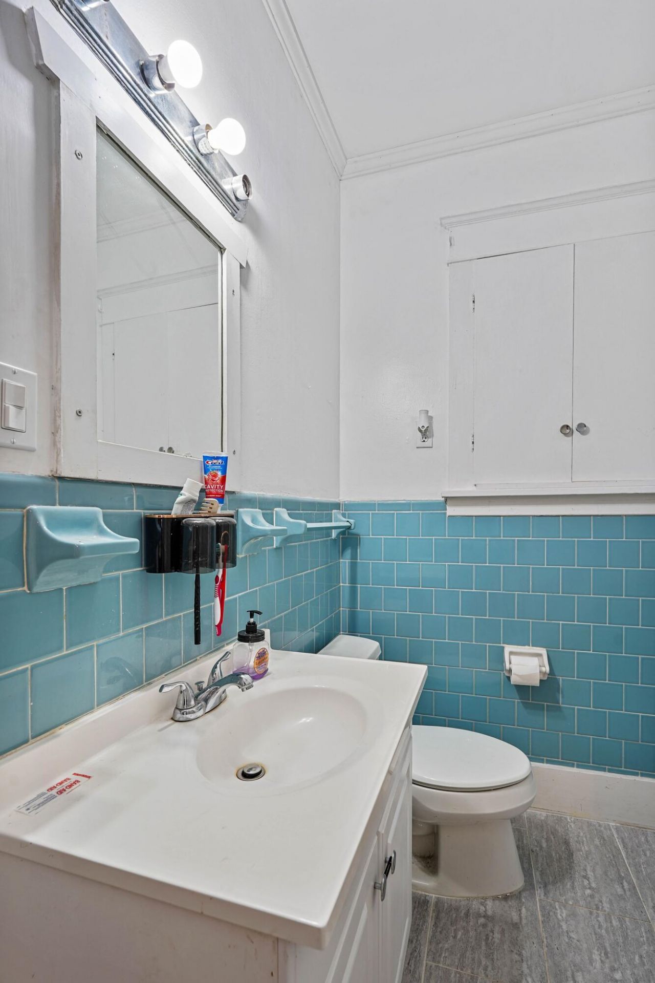 205 W Elm Street Photo 22