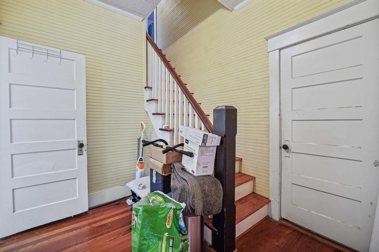 205 W Elm Street Photo 23