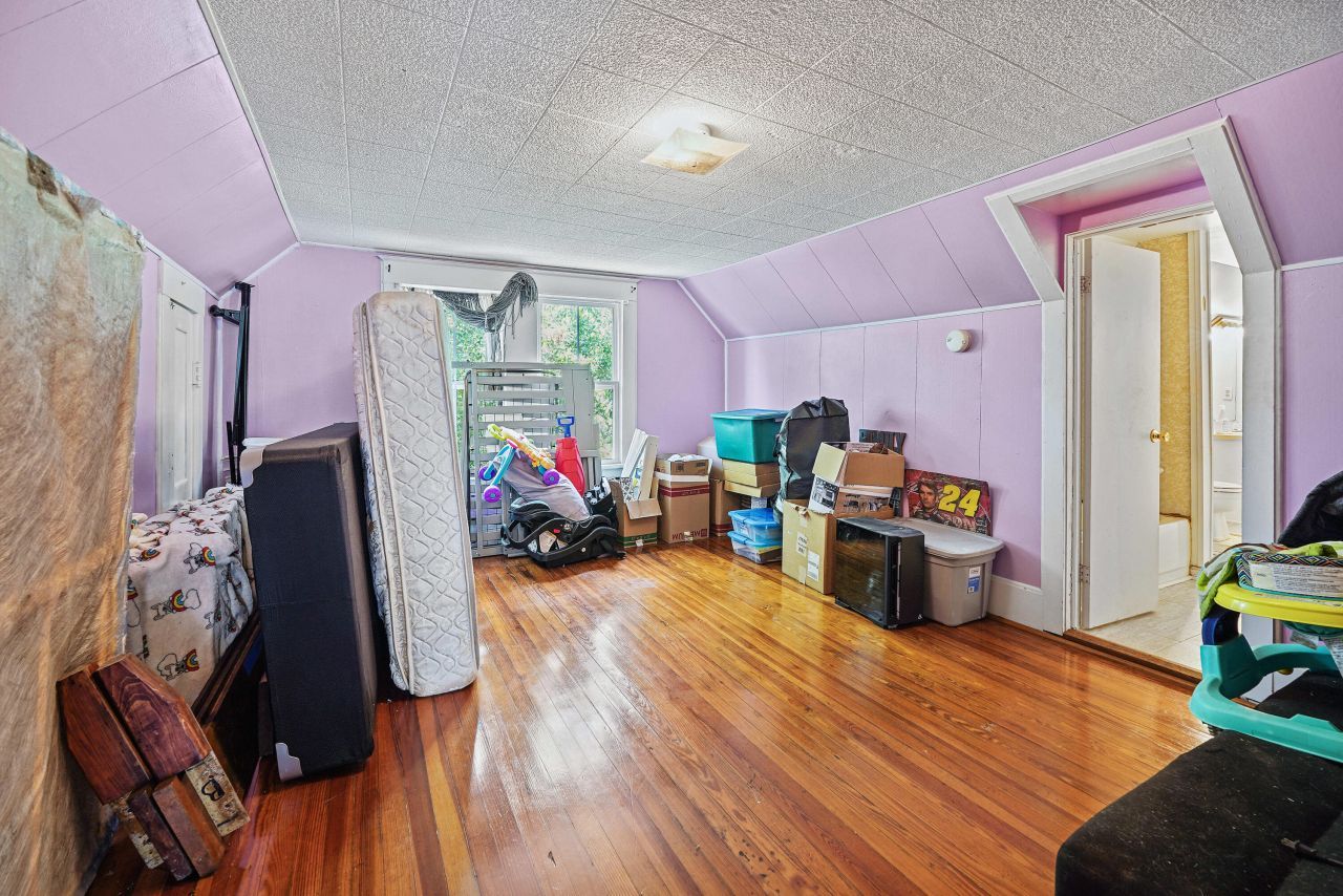 205 W Elm Street Photo 25