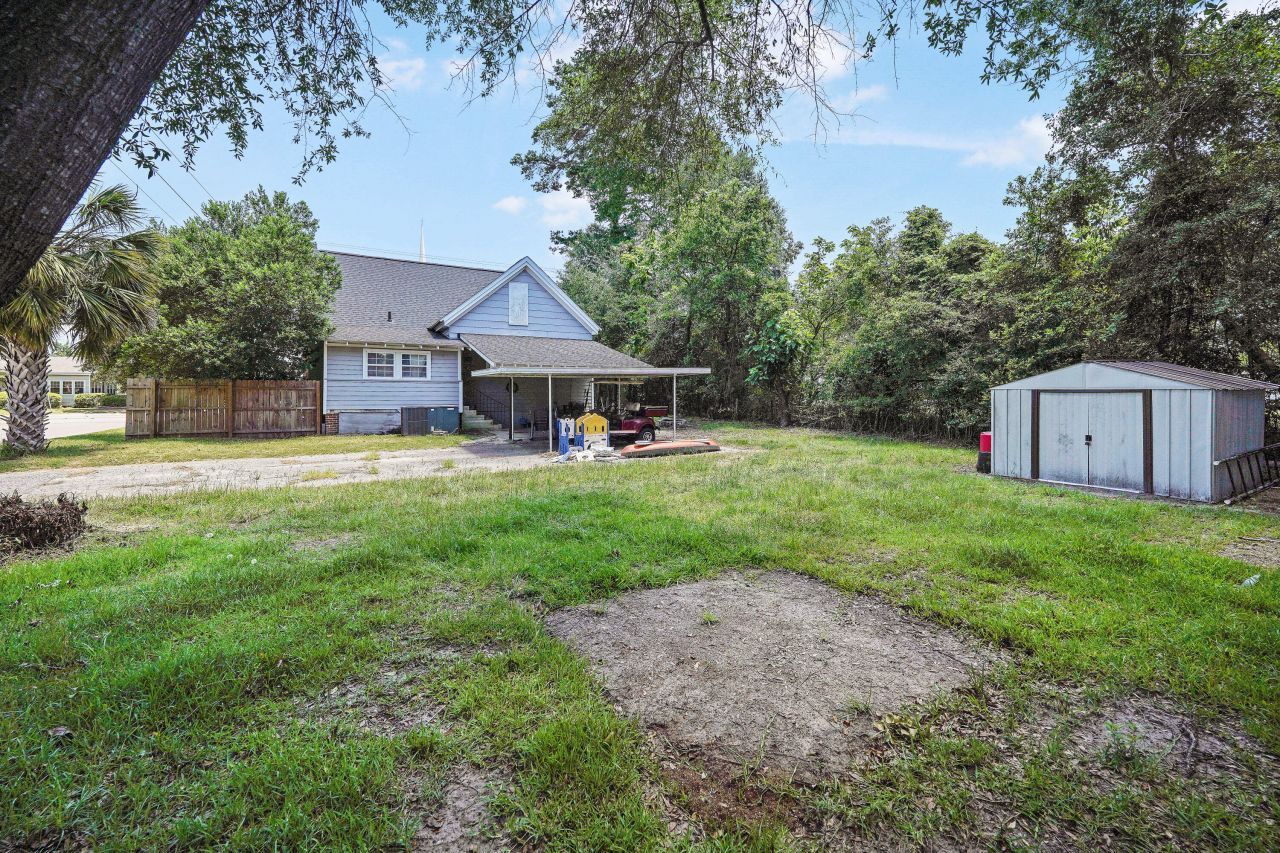 205 W Elm Street Photo 5