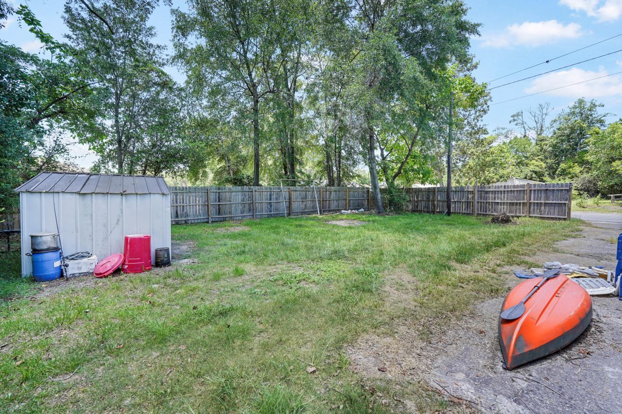 205 W Elm Street Photo 6