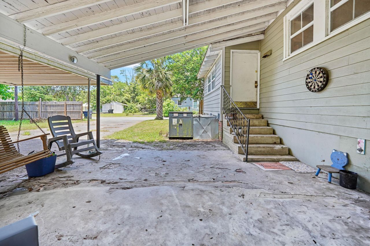 205 W Elm Street Photo 8