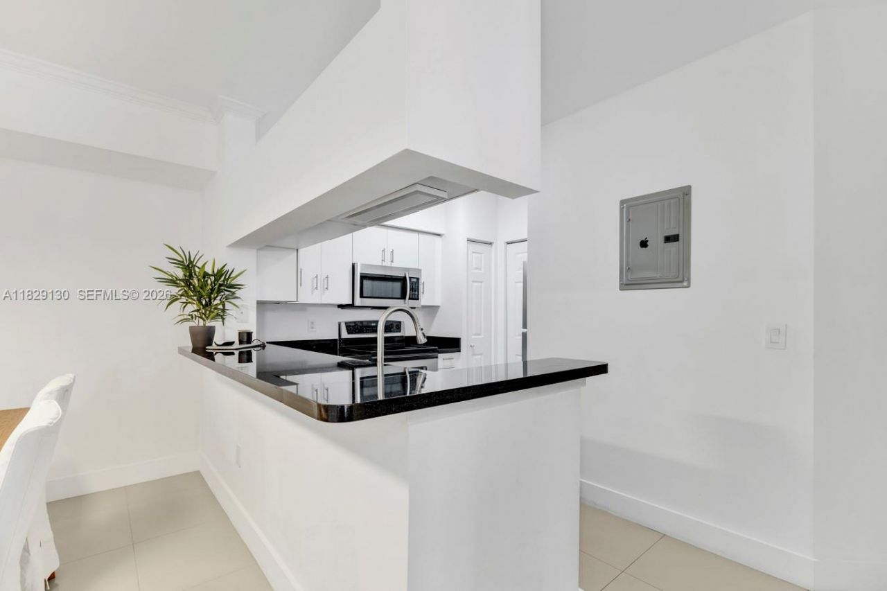 17100 N Bay Rd, Unit 1610, Sunny Isles Beach, FL 33160 Photo