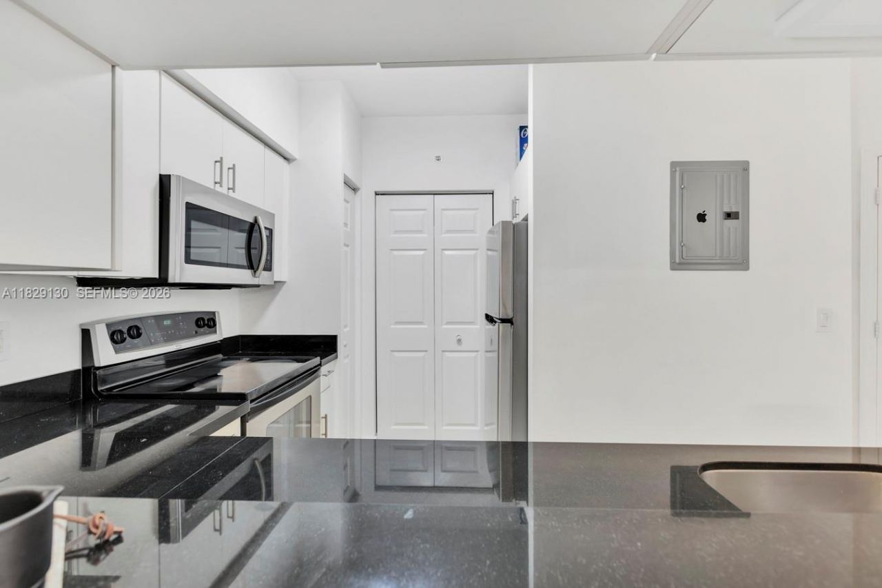 17100 N Bay Rd, Unit 1610, Sunny Isles Beach, FL 33160 Photo