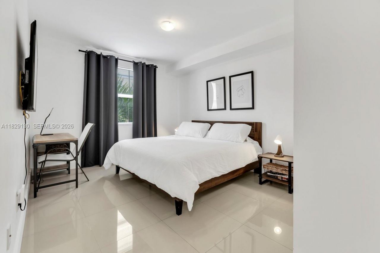 17100 N Bay Rd, Unit 1610, Sunny Isles Beach, FL 33160 Photo