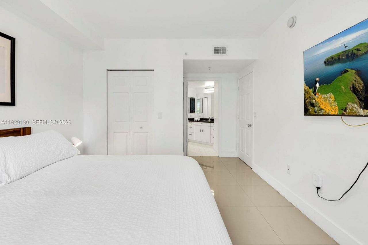 17100 N Bay Rd, Unit 1610, Sunny Isles Beach, FL 33160 Photo