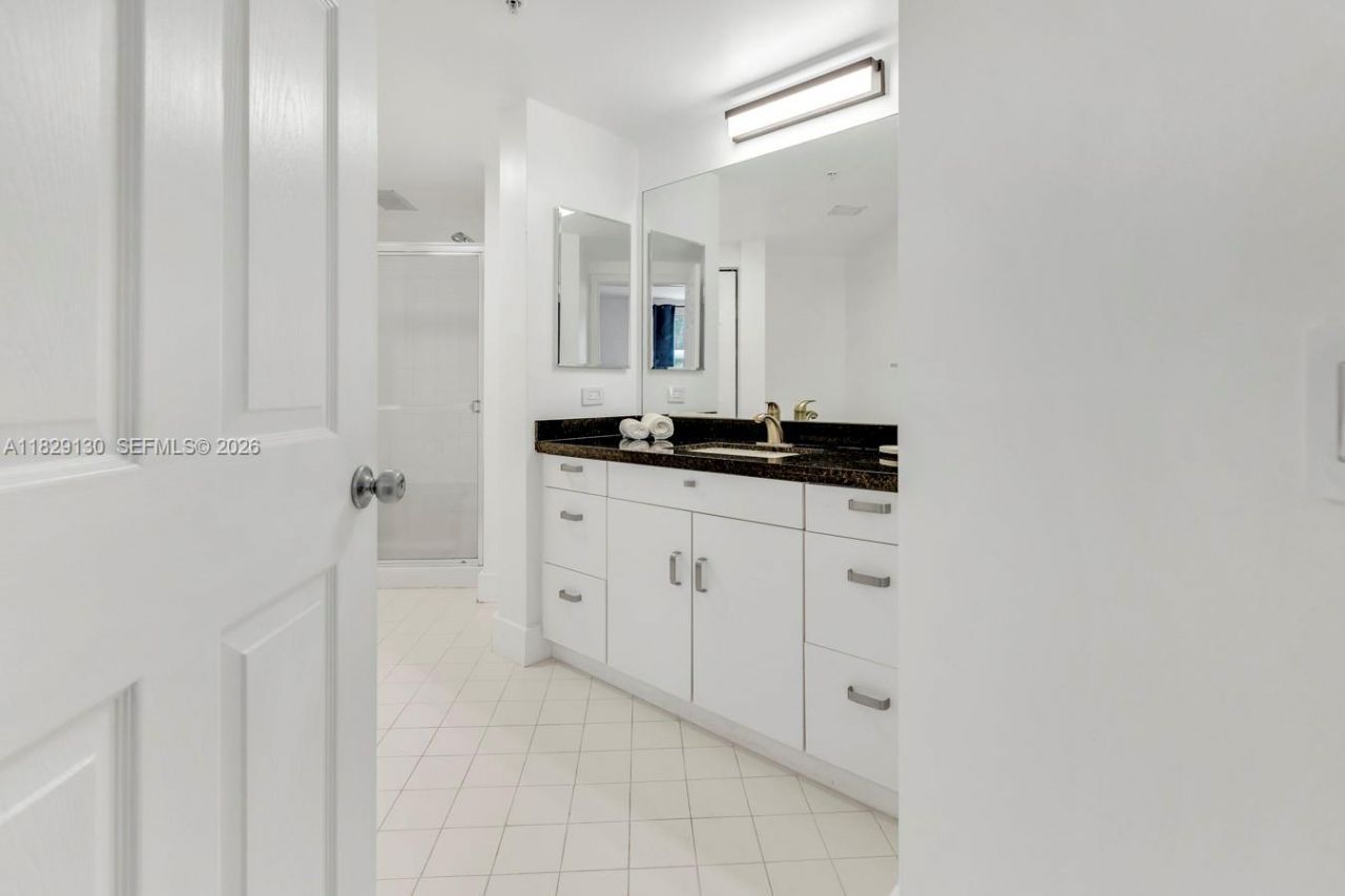 17100 N Bay Rd, Unit 1610, Sunny Isles Beach, FL 33160 Photo