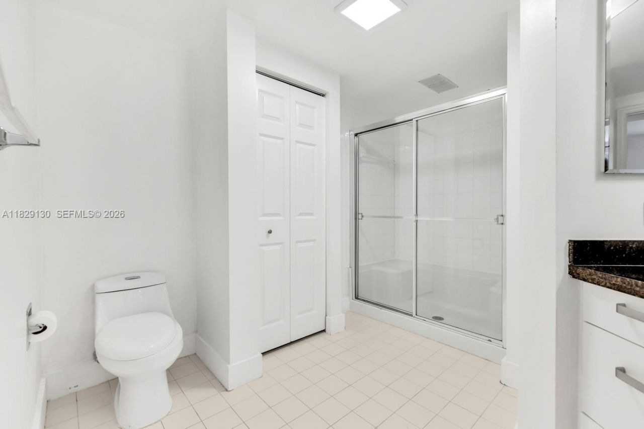 17100 N Bay Rd, Unit 1610, Sunny Isles Beach, FL 33160 Photo