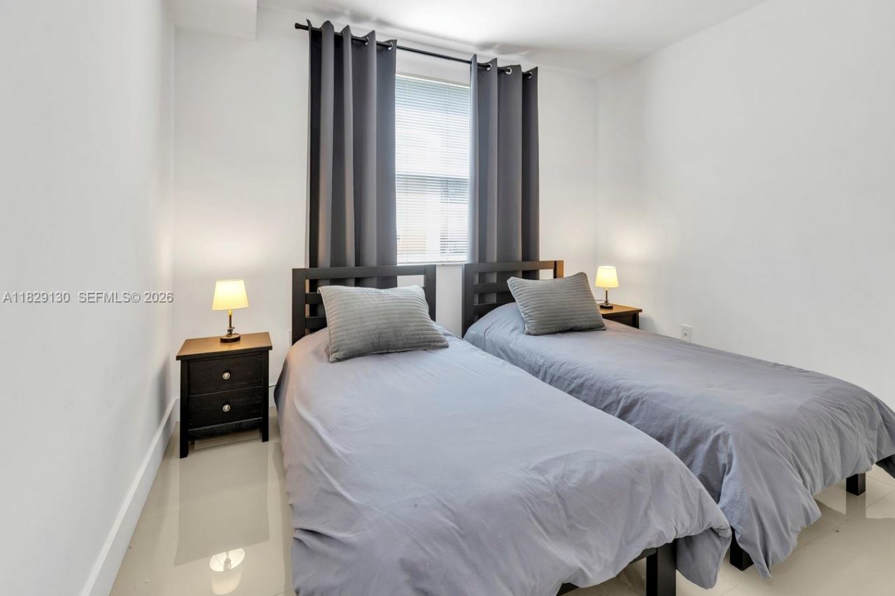 17100 N Bay Rd, Unit 1610, Sunny Isles Beach, FL 33160 Photo