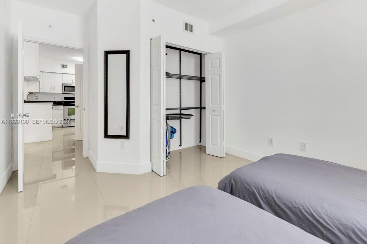 17100 N Bay Rd, Unit 1610, Sunny Isles Beach, FL 33160 Photo