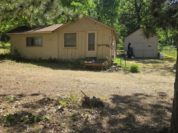 511 Eola Rd Road, Harrison, MI 48625