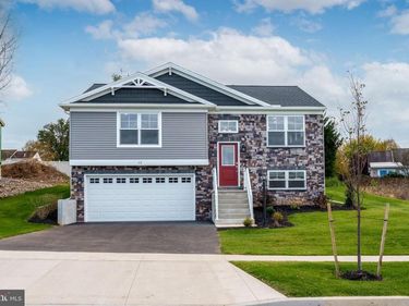 12 CHELTENHAM LANE, CARLISLE, PA 17013