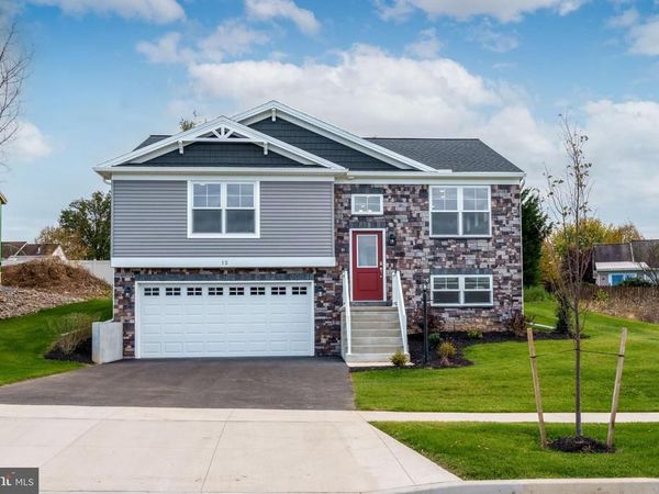 12 CHELTENHAM LANE, CARLISLE, PA 17013