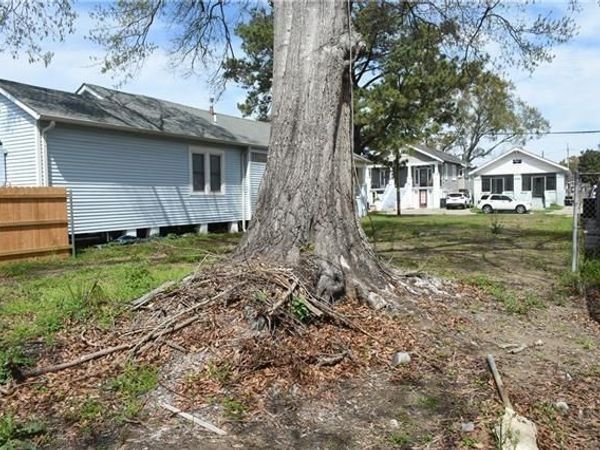 824-26 LOUQUE Place, New Orleans, LA 70124