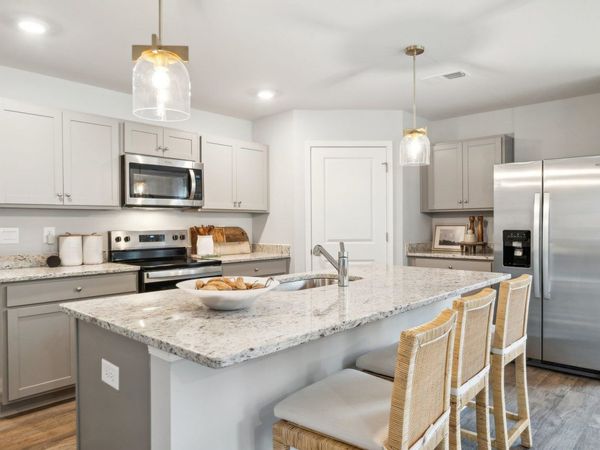 15 RIVER OAK DR, STAUNTON, VA 24401