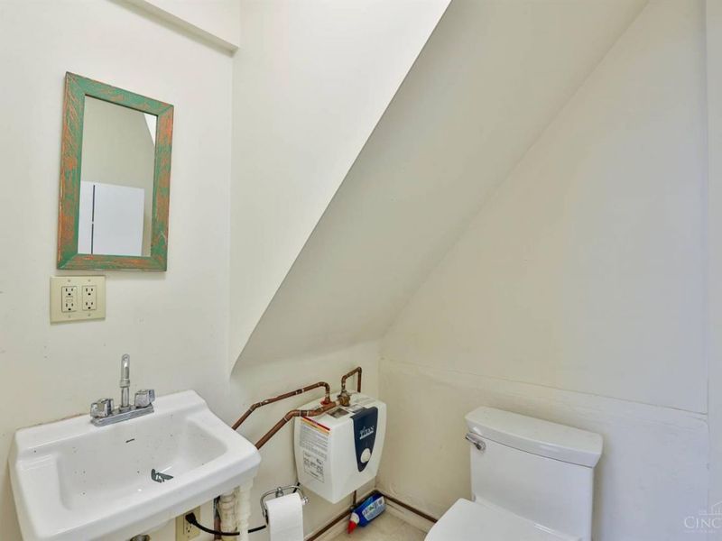 2009 Madison Road, Cincinnati, OH 45208 Photo 4