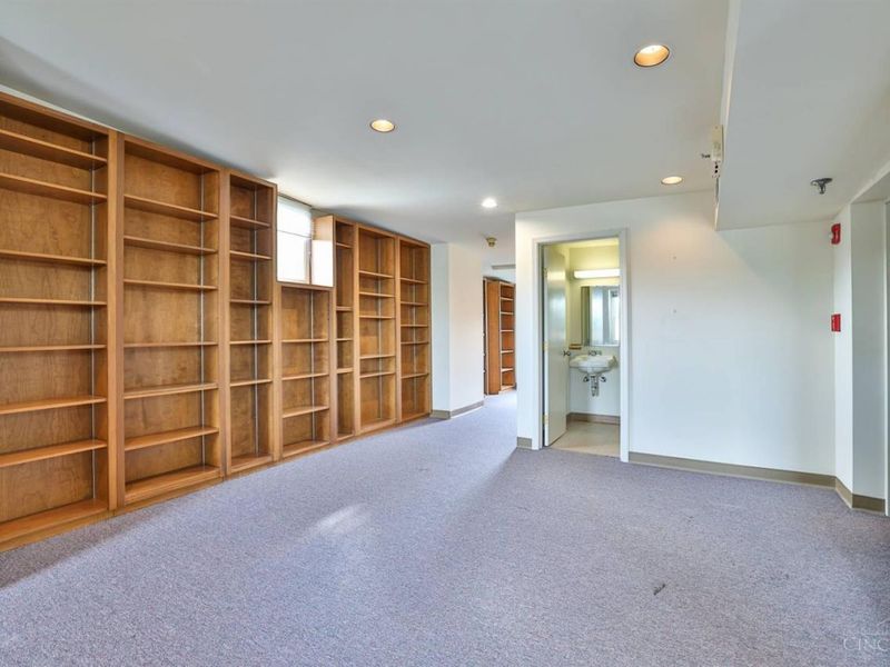 2029 Madison Road, Cincinnati, OH 45208 Photo 9